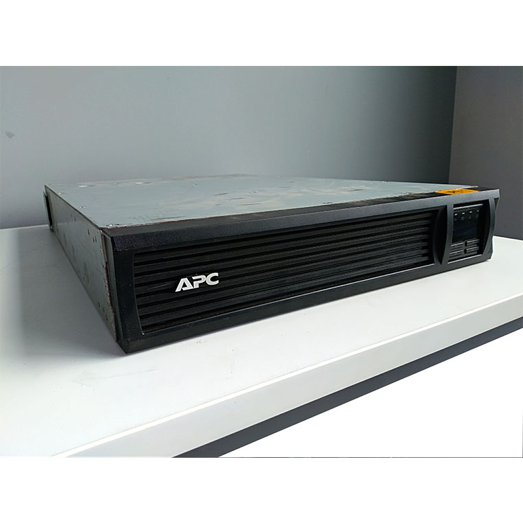 UPS zasialacz awaryjny APC 3000VA (1)