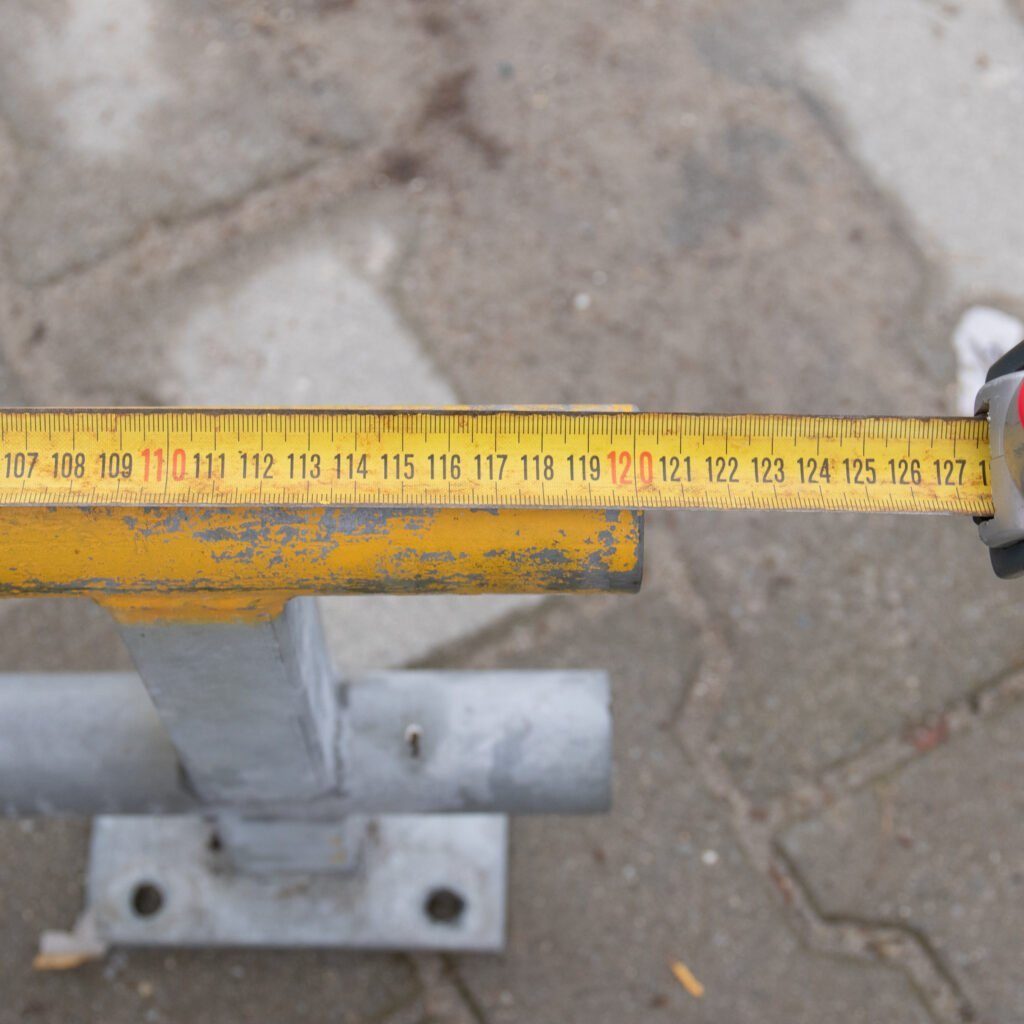 Barierka ochronna odbojnica liniowa długość 120 cm wymiarowanie