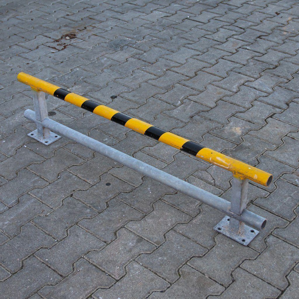 Barierka ochronna odbojnica liniowa długość 120 cm