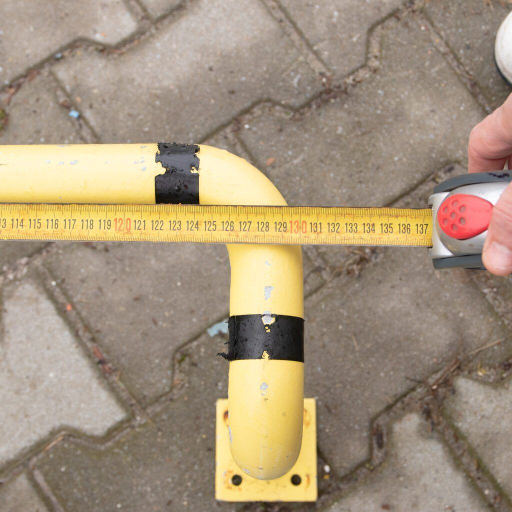 Barierka ochronna stalowa ocynkowana odbojnica liniowa pojedyncza długość 130 cm MTP003570 wymiarowanie