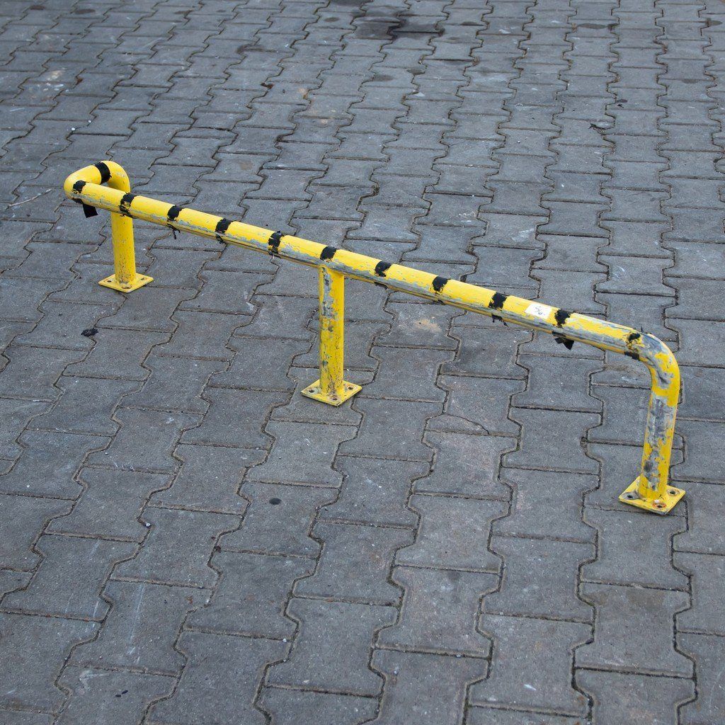 Barierka ochronna stalowa ocynkowana odbojnica liniowa pojedyncza długość 130 cm MTP003570