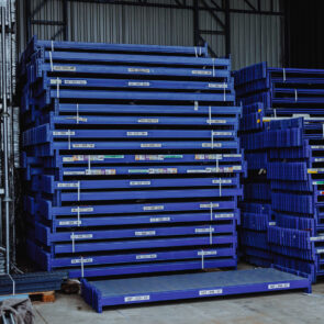 Zdjęcie produktu: Trawers schodkowy BITO L-270 cm 6,5x4,5 nośność na parę trawersów 300 kg niebieski