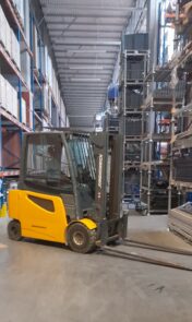 Zdjęcie produktu: Wózek widłowy JUNGHEINRICH EFG 425S elektryczny bateria 2019 UDT