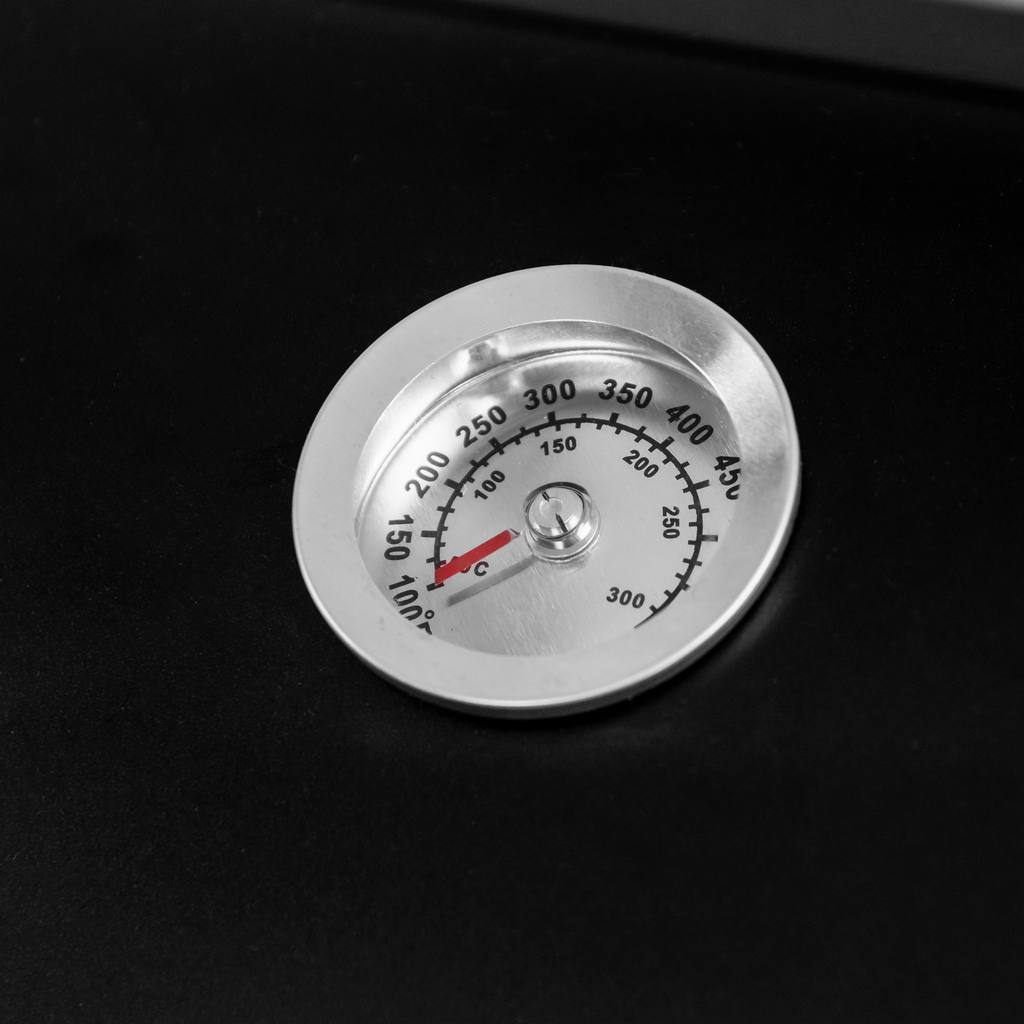 grill węglowy typu beczka z kominem