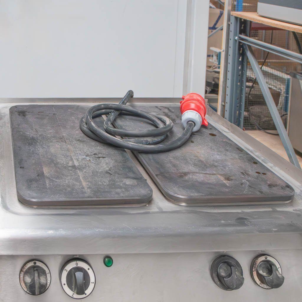 kuchnia elektryczna gastronomiczna, kuchnia 2-płytowa, kuchnia ze stali nierdzewnej, sprzęt kuchenny do restauracji, kuchnia elektryczna z półką, urządzenia gastronomiczne