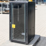 Zdjęcie produktu: Szafa Rack 19″ 22U serwerowa na elektronikę Mega-M stojąca 60x60x116,5 cm czarna POSERWISOWA