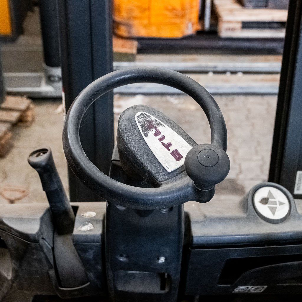 wózek widłowy, wózek wysokiego składowania, wózek elektryczny, wózek magazynowy uszkodzony, wózek na części, sprzęt magazynowy używany