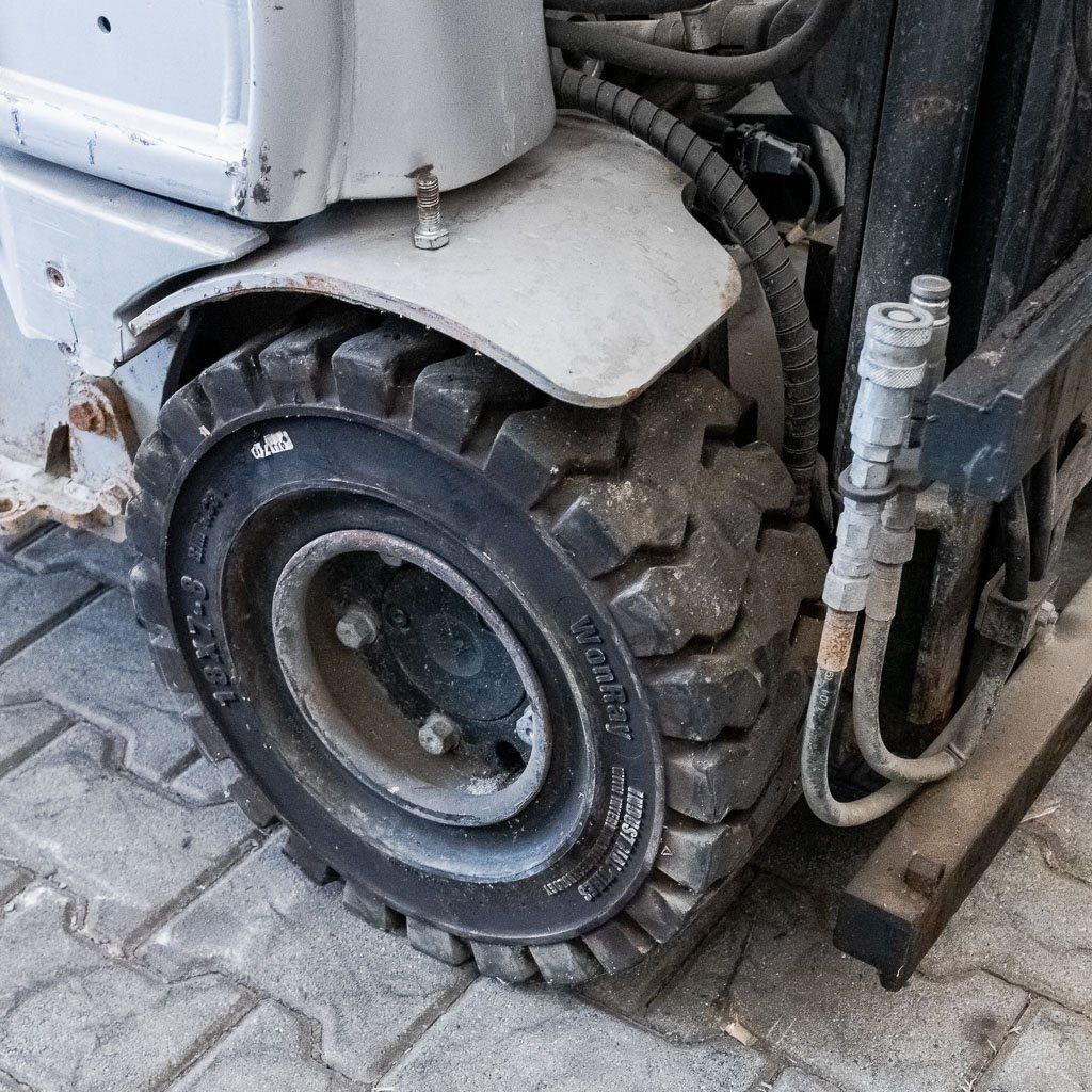 wózek widłowy, wózek wysokiego składowania, wózek elektryczny, wózek magazynowy uszkodzony, wózek na części, sprzęt magazynowy używany