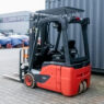 wózek widłowy elektryczny, wózek magazynowy, sprzęt logistyczny, wózek z kabiną, wózek z ogrzewaniem, wózek do magazynu, transport wewnętrzny,
