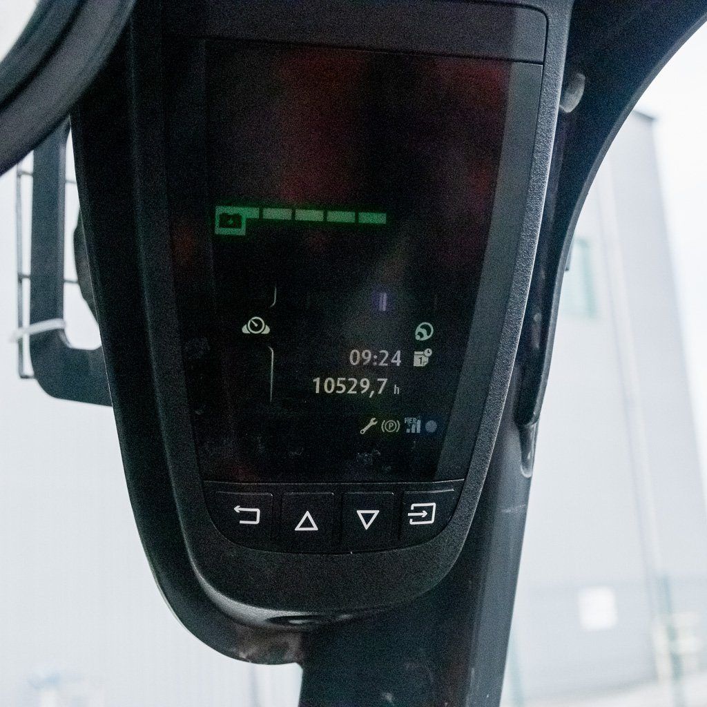 wózek widłowy elektryczny, wózek magazynowy, sprzęt logistyczny, wózek z kabiną, wózek z ogrzewaniem, wózek do magazynu, transport wewnętrzny,