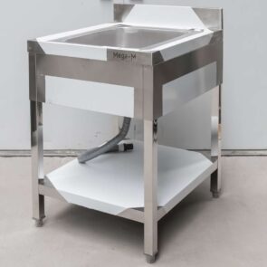 Zdjęcie produktu: Zlew gastronomiczny jednokomorowy z maskownicą, półką i syfonem z rurą odpływową Mega-M 60x70x85 cm stal nierdzewna POSERWISOWY