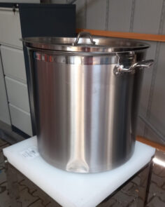 Zdjęcie produktu: Garnek ze stali nierdzewnej AISI 443 wysoki z pokrywką Mega-M PRO 71L 45x45 cm POSERWISOWY