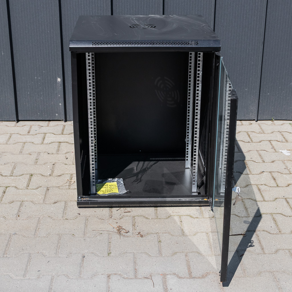 szafa rack 19, szafa serwerowa wisząca, szafa teleinformatyczna, szafa na elektronikę, szafa do monitoringu, szafa do sieci LAN, szafa rack do serwerowni